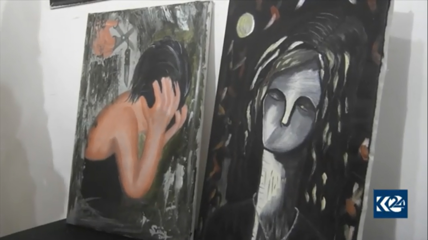 في كوباني.. نساء ينبذن العنف بالريشة (بالصور)