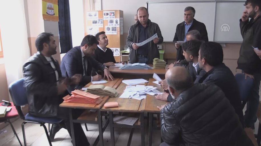Lijneya Hilbijartinê li Bajarê Muşê nerazîbûna HDPyê ji encamên hilbijartinê red kir