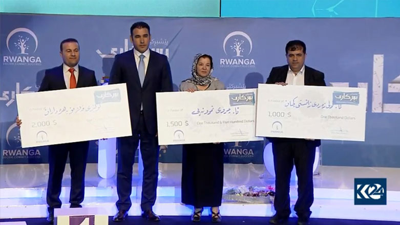 په‌روه‌رده‌ی هه‌ولێر خه‌ڵاتی رێزلێنانی به‌خشییه‌ به‌ڕێوه‌به‌ری 3 قوتابخانه‌