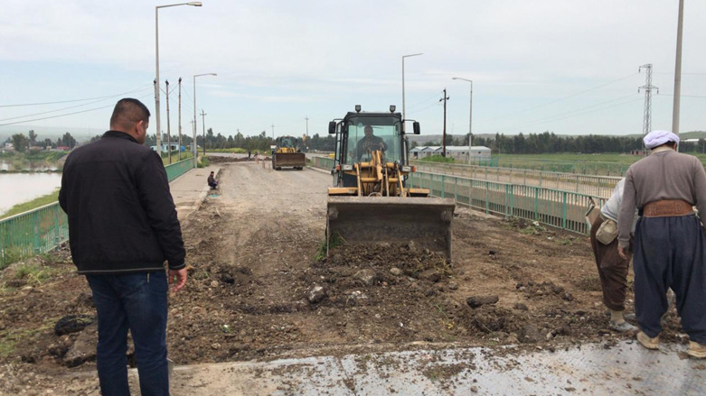 Maintenance work on Altun Kupri Bridge, April 8, 2019. (Photo: Kurdistan 24)