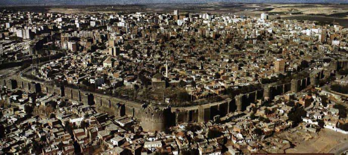 Serdozgeriya Diyarbekirê daxwaza dadgehkirina 19 Parlementerên HDPyê dike
