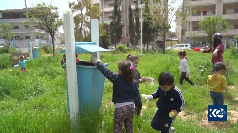 Zarokên Qamilşlo bajarê xwe pak dikin