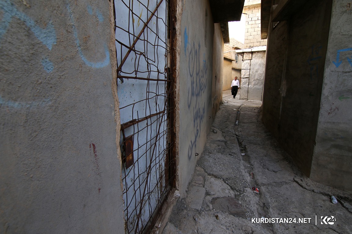 گوزەرێک بە کۆڵانه‌كانی یەکێک لەگەڕەکە دێرینەکانی دەربەندیخان 
