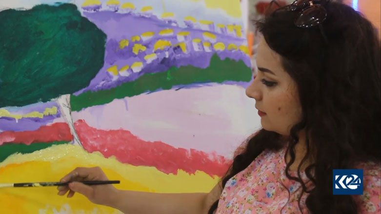 Şêwekar Bêrîvan Hemûş Efrînê bi rengê azadiyê xêz dike