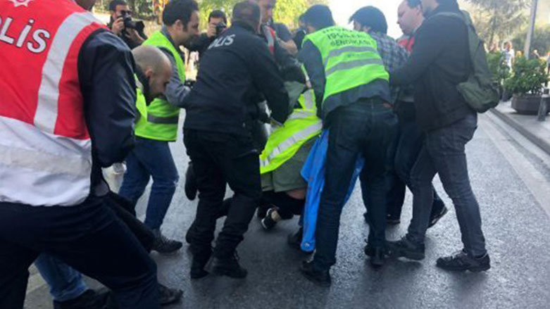 Ji bo pîrozkirina 1ê Gulanê li Stenbolê 17 kes hatin girtin