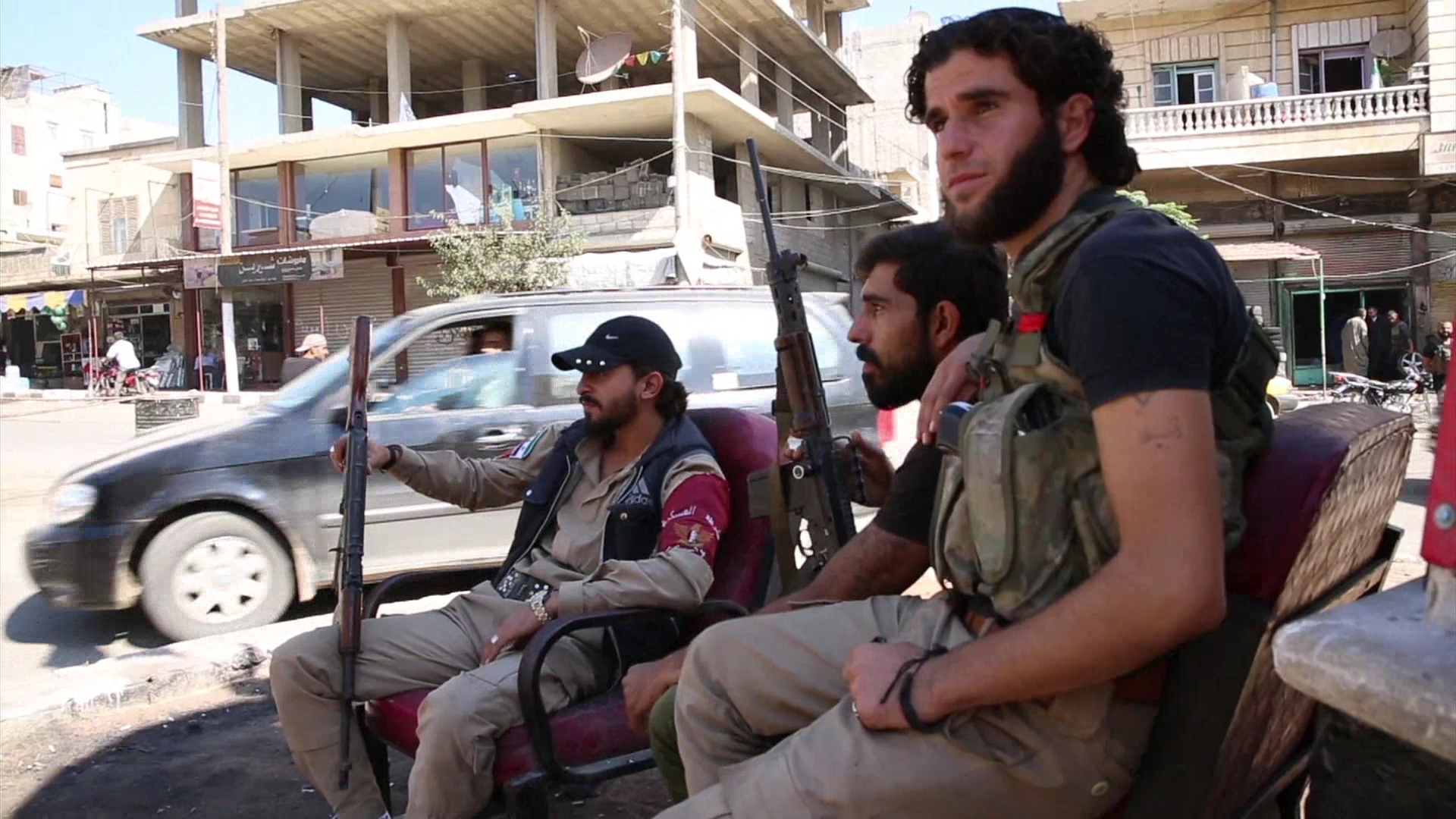 Komên çekdar li Efrînê 6 welatîyên Kurd desteserkirin