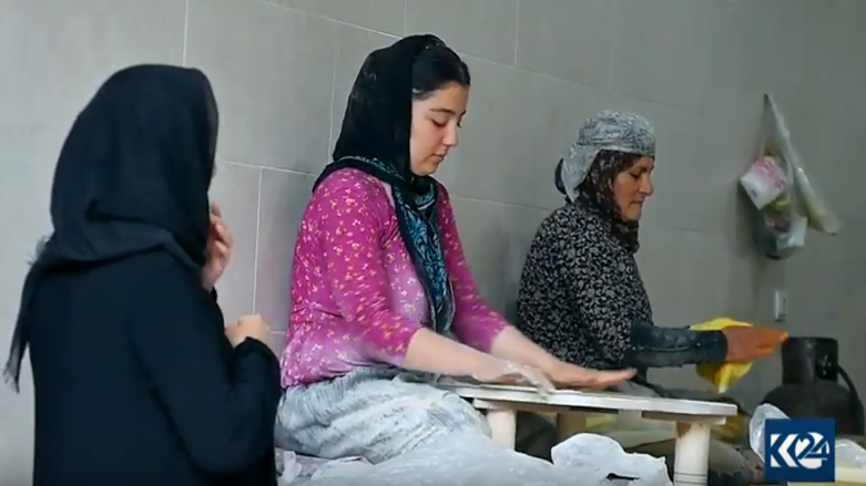 لە جەژن خەڵك بۆ كولیچە و كەلانە روو لە بێورانی سەردەشت دەكەن