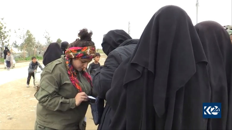 HSDê 400 jin û zarokê DAIŞê radestî welatên biyanî kirine 