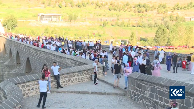 Bi sedhezaran geştiyar serdana Diyarbekirê dikin