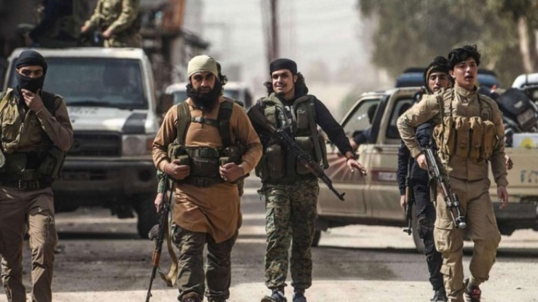 Çekdaran 16 kes ji gundekî Efrînê revandine 