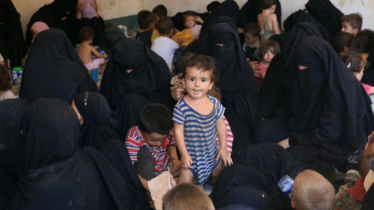 HSD 2 jin û 6 zaroyên çekdarên Daişê radestê Emerîakyê dike