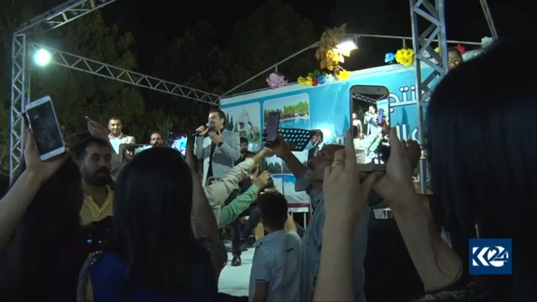 Hunermend Karwan Kamil 2 konsert li Rojava lidar xistin