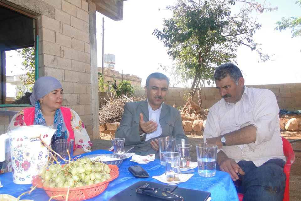 دیداری نێوان دیار غه‌ریب و محه‌مه‌د ئۆجه‌لان له‌ گوندی ئامارا له‌ باكووری كوردستان