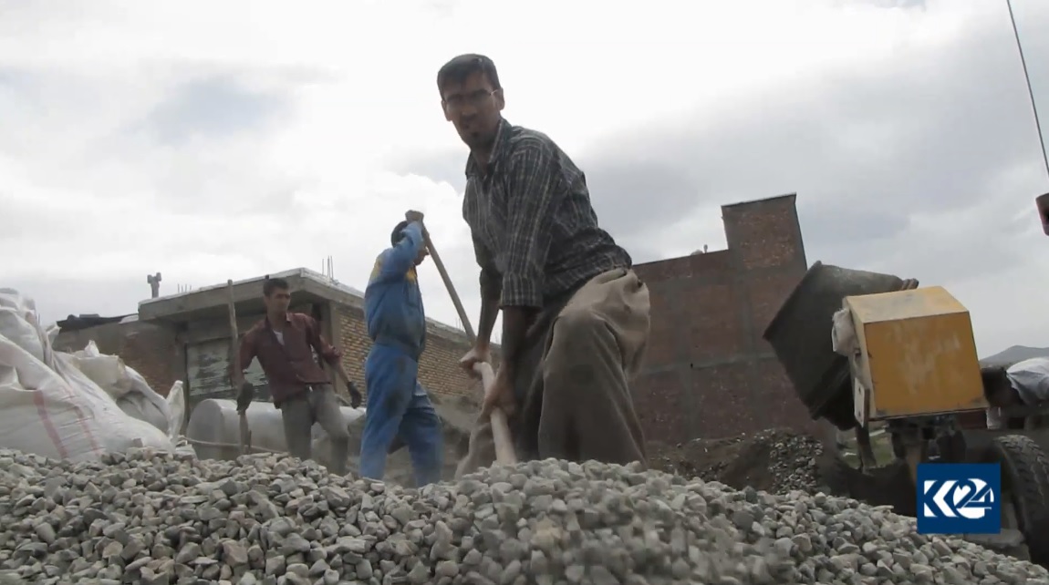 سینه‌ماكارێكی كورد به‌ كۆڵبه‌ری و كرێكاری ژیانی خێزانه‌كه‌ی دابین ده‌كات