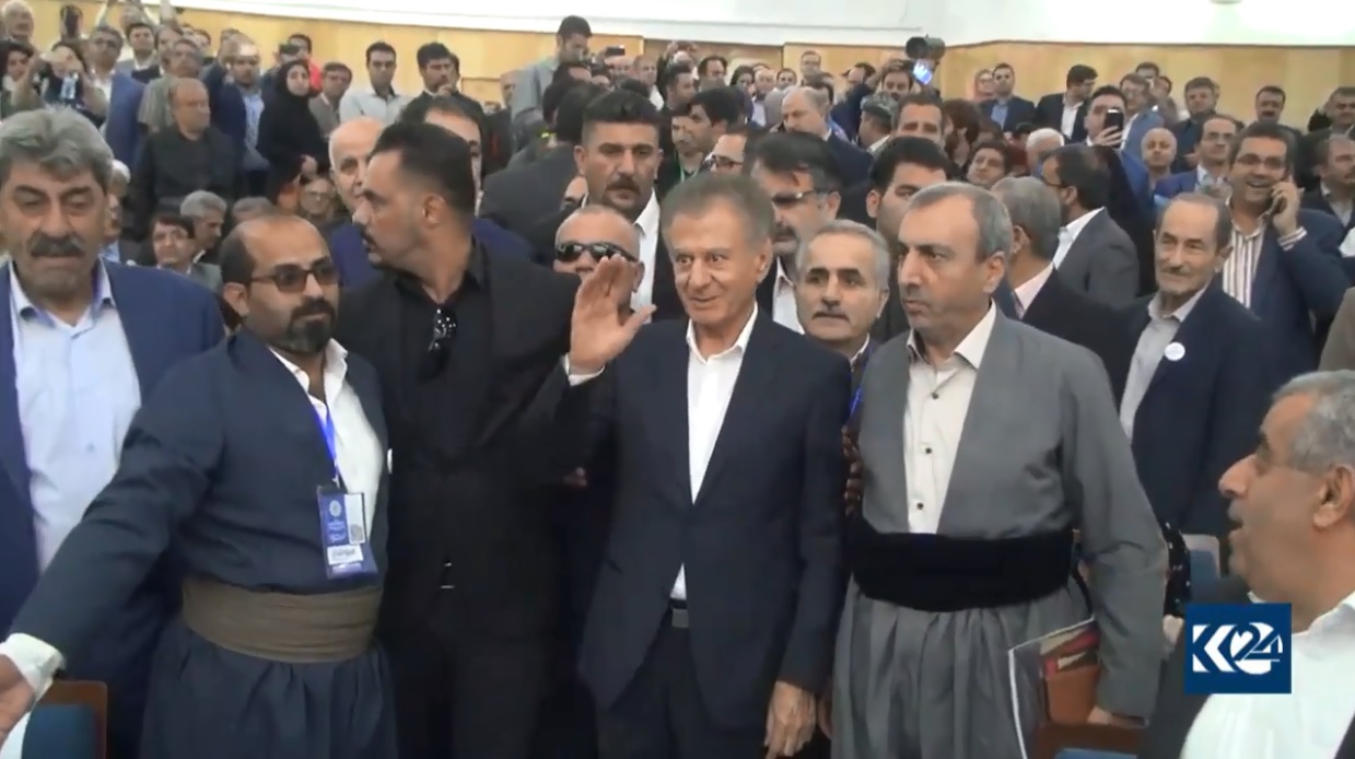 ره‌خنه‌ له‌ "كۆنگره‌ی ناودارانی كورد" ده‌گیرێت