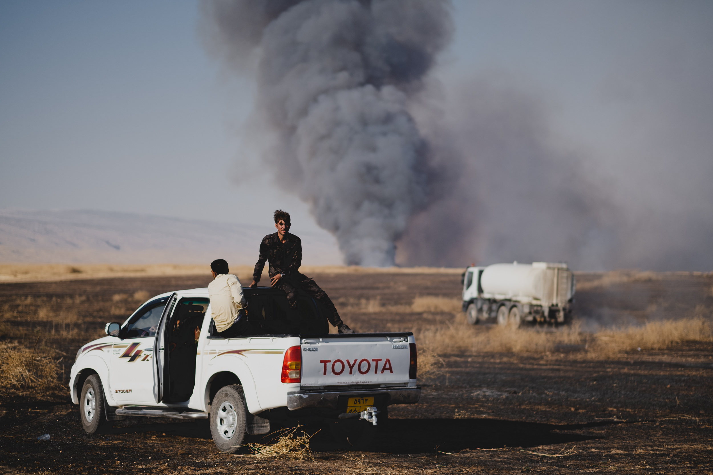 Two YBS water trucks from Tel Ezeer as well as two municipal water trucks from Ba’aj arrived to control the fire. Volunteer firefighters from Sardashte Camp on Shingal Mountain joined a truck from Tel Ezeer. (Photo: Kurdistan 24/Levi Clancy)