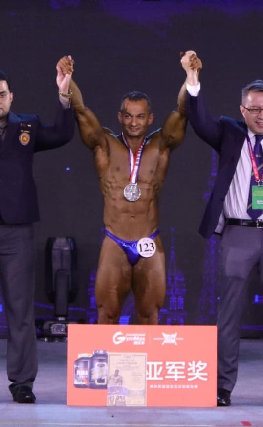 Lehengekî Kurd medelya Bronzî li Çînê wergirt 