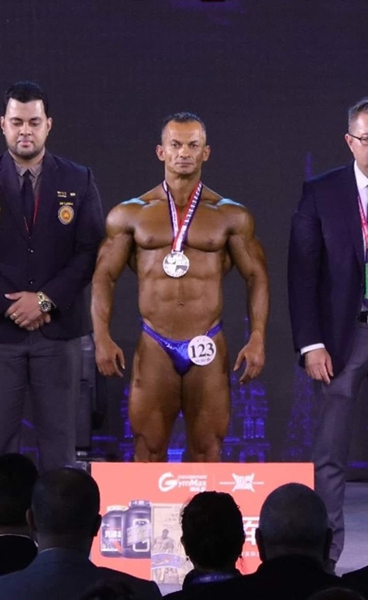 Lehengekî Kurd medelya Bronzî li Çînê wergirt 