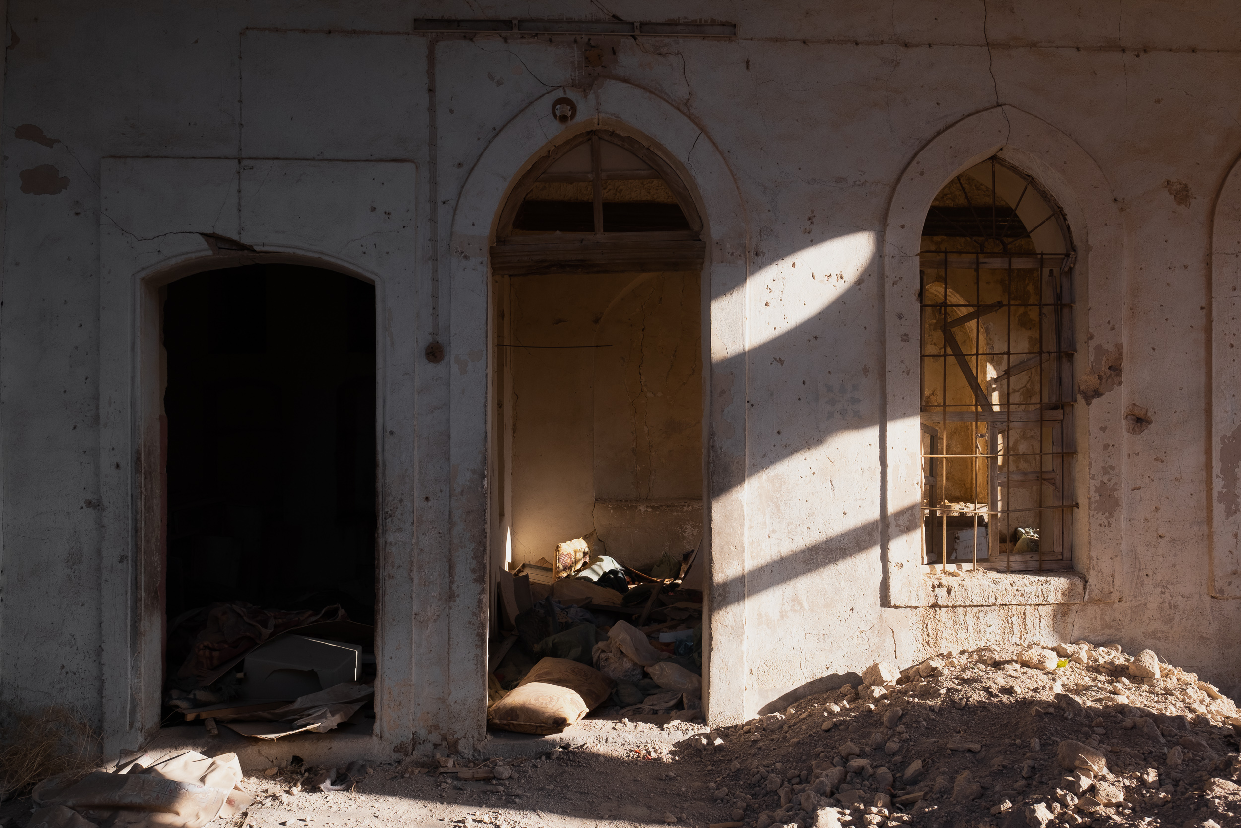 The interior of a ruined mansion that was converted into an Islamic State base. (Photo: Kurdistan 24/Levi Clancy)
