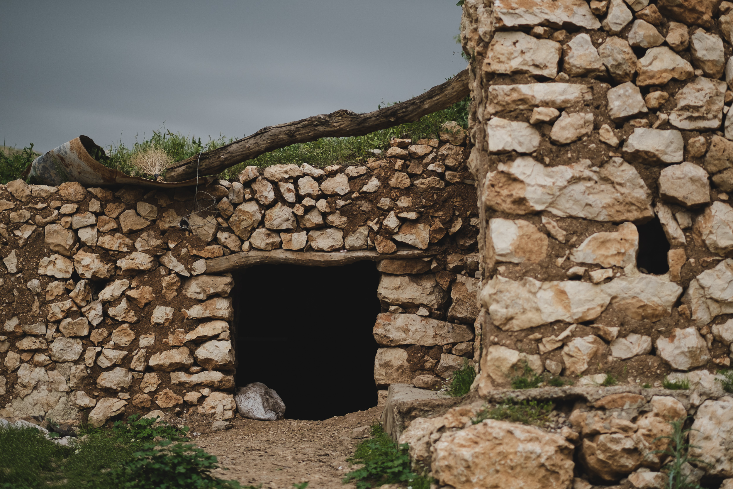 An old stone structure atop Shingal mountain. (Photo: Kurdistan 24/Levi Clancy)