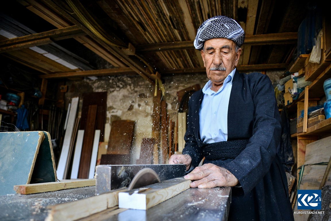 فۆتۆستۆری.. كۆنترین دارتاشی ده‌ربه‌ندیخانه‌ كه‌ تا ئێستاش له‌ پیشه‌كه‌ی به‌رده‌وامه‌