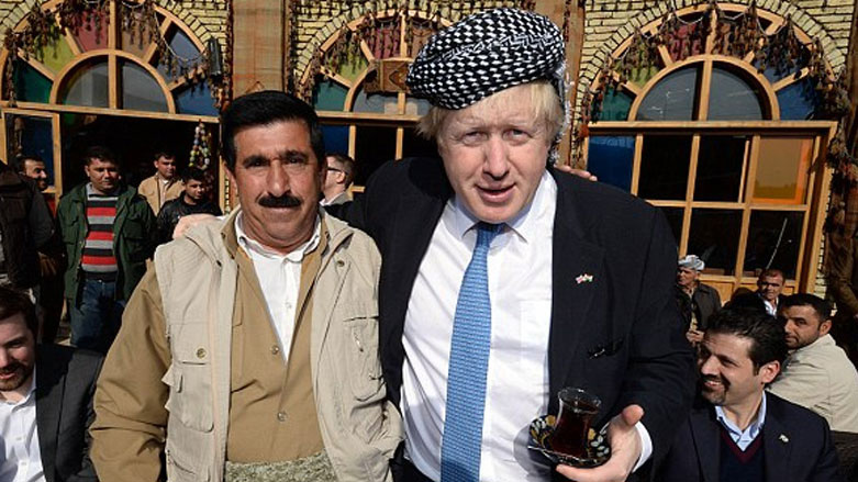 بوریس جانسون، نخست وزیر بریتانیا در ژانویه 2015 به عنوان شهردار لندن در میان ساکنین اربیل پایتخت اقلیم کردستان، حمایت خود را از مردم و دولت اقلیم کردستان در مبارزه با ترور اعلام کرد