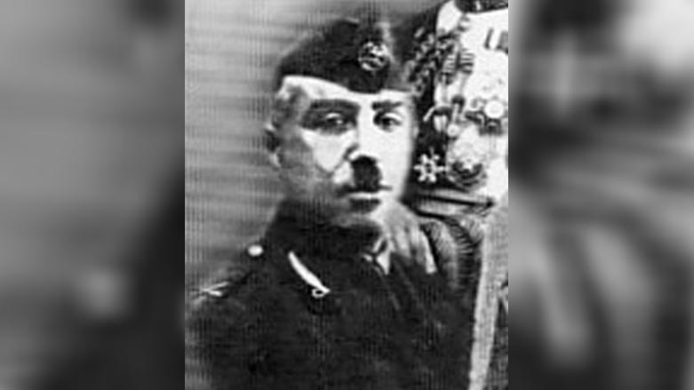 به‌كر سدقی، (1886 - 1937)، فه‌رمانده‌ی ئه‌و شاڵاوه‌ سه‌ربازییه‌ی سوپای عێراق كردییه‌ سه‌ر سیمێڵ و كوشتاری كریستیانه‌كانی كرد