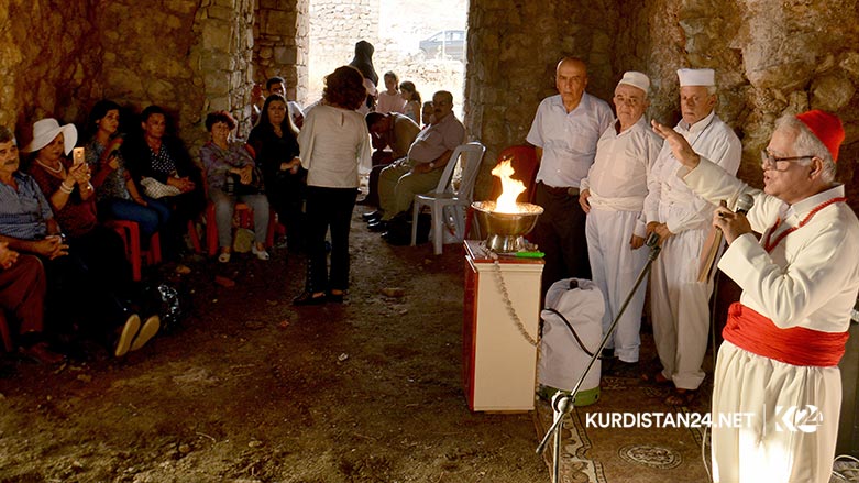 One of the organizers of the event at Darbandikhan's Zoroastrian fire temple reads excerpts from one of the sacred text, Aug. 8, 2019. (Photo: Kurdistan 24/Karwan Yara)