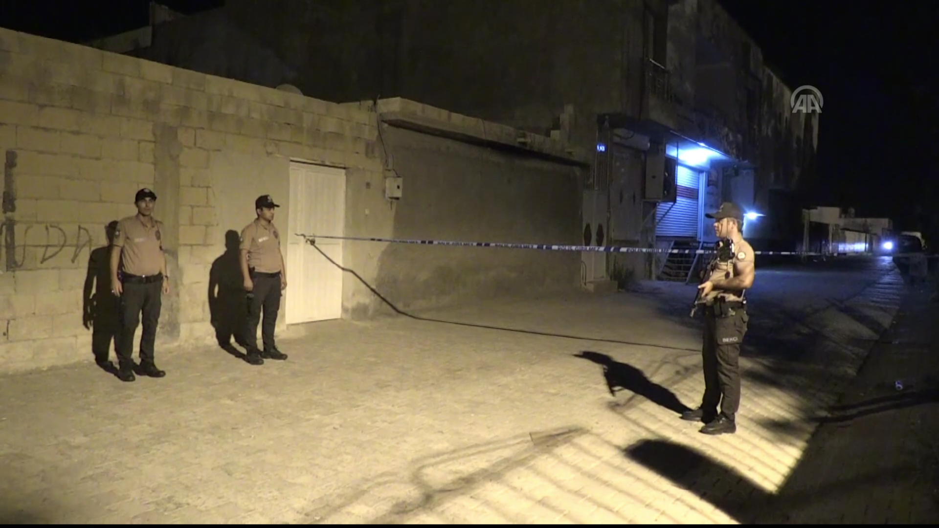 Li ser sinûrê Tirkiyê û Suriyê zincîre teqînek çêbûn