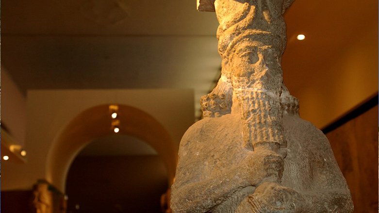 بريطانيا تعيد قطعا اثرية منهوبة للعراق