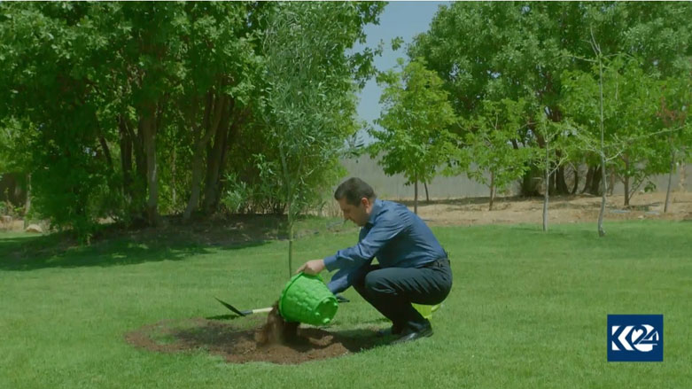 کاشت یک اصله نهال توسط نخست وزیر اقلیم کردستان 