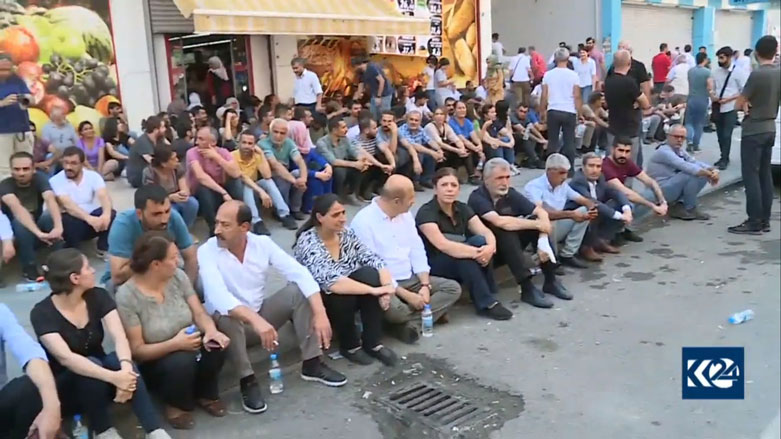 Parlemanterên HDPê dest bi çalakiyê rûniştinê kir
