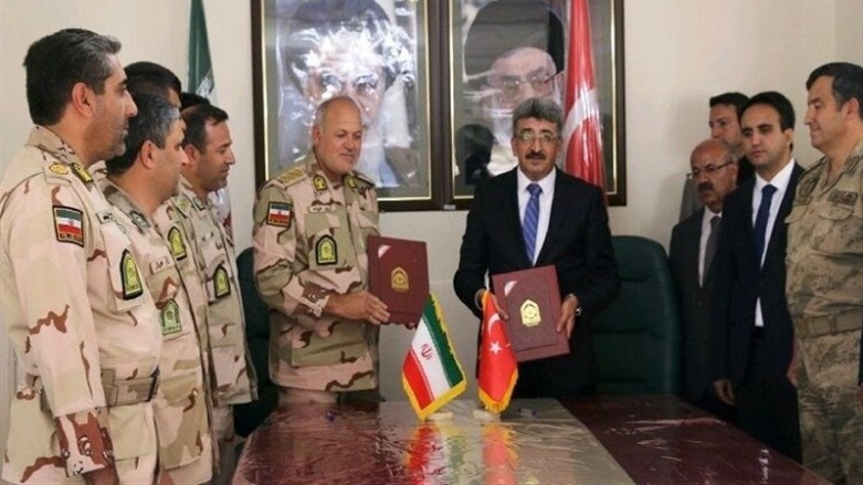 Turkish officals from the city of Van and Iranian military officials meet in Iran to sign an agreement on border security. (Photo: Tasnim)