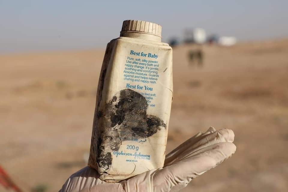 A mass grave containing Kurdish remains found in southern Iraq's desert in Muthanna province. (Photo: Martyrs Foundation in Iraq) 