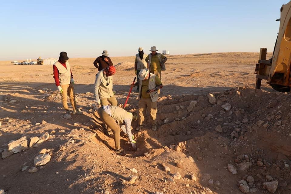 A mass grave containing Kurdish remains found in southern Iraq's desert in Muthanna province. (Photo: Martyrs Foundation in Iraq) 