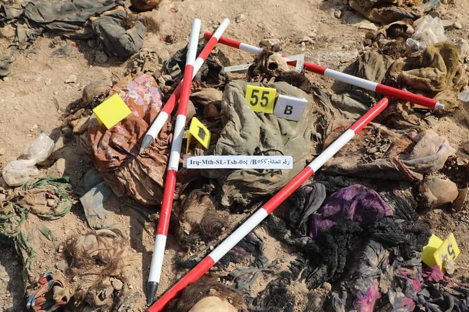 A mass grave containing Kurdish remains found in southern Iraq's desert in Muthanna province. (Photo: Martyrs Foundation in Iraq)