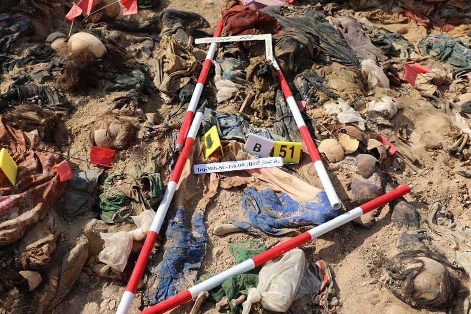 A mass grave containing Kurdish remains found in southern Iraq's desert in Muthanna province. (Photo: Martyrs Foundation in Iraq)