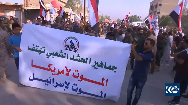 حشد شعبی با شعار مرگ بر امریکا و اسرائیل فرمانده حزب الله را تشیع کرد