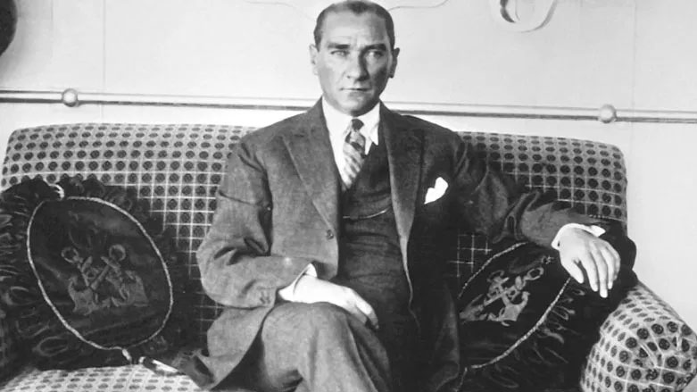 سیزده مرداد 1919 روزی که مصطفی كمال پاشا ترکیه را جمهوری اعلام  کرد