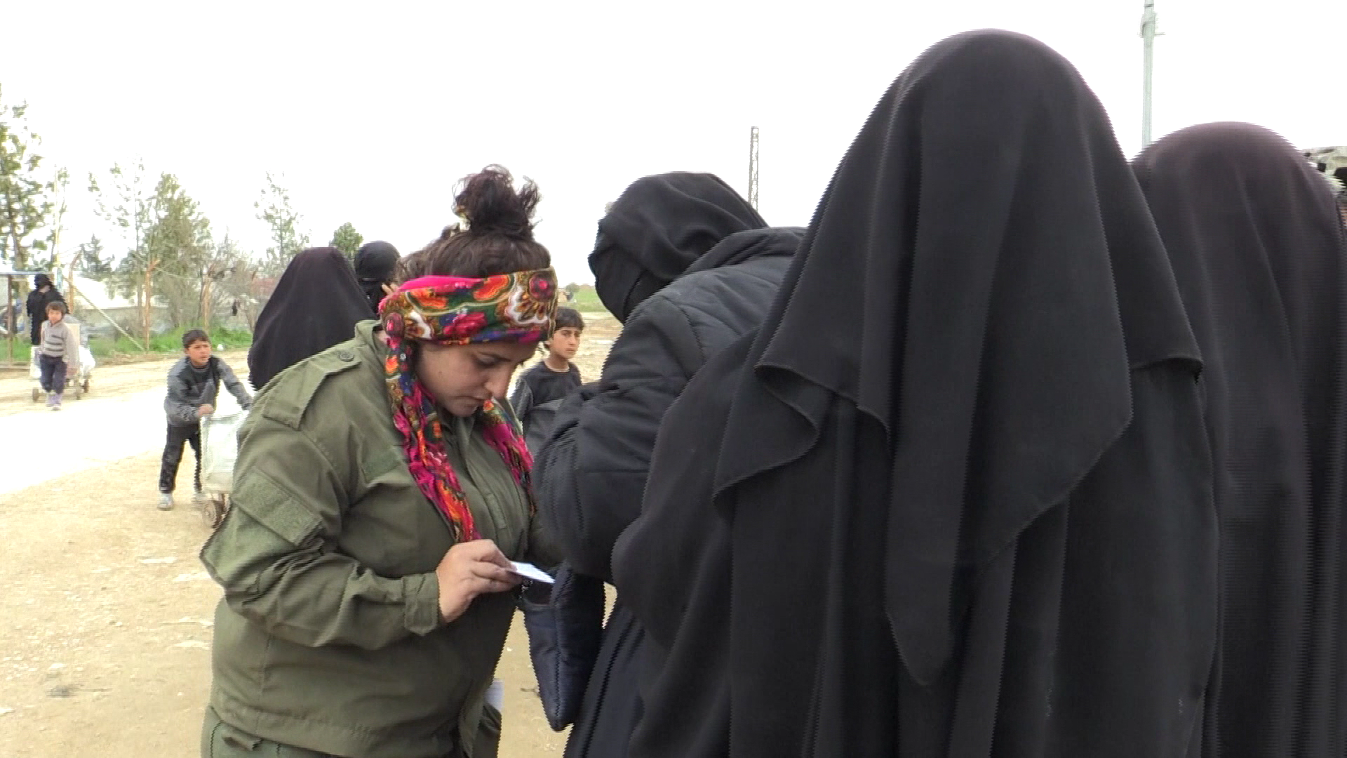 Li Kampa Holê asayîş û jinên Daişî bi şer hatin