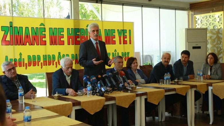 Platforma Zimanê Kurdî: Li Dibistanan Dersa Zimanê Kurdî Hilbijêrin