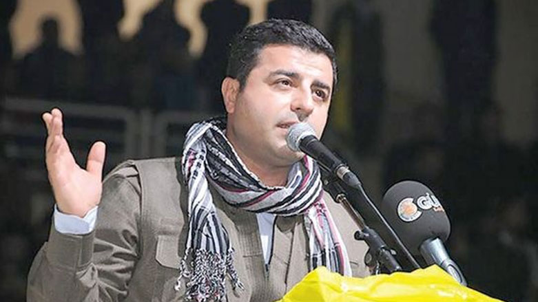 دادگاه ترکیه حکم آزادی صلاح الدین دمیر تاش را صادر کرد