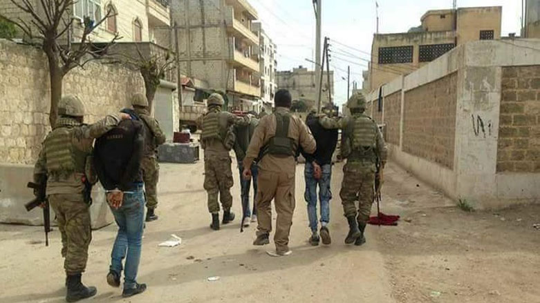 Grûpên çekdar bêhtir ji 20 welatiyên Efrînê revandin