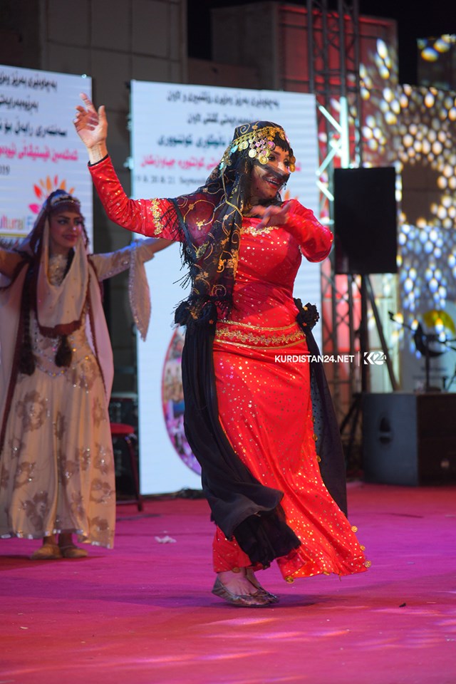 A dancer wearing traditional attire performing on stage in the Kurdistan Region city of Rania during a cultural exchange event, Sept. 19, 2019. (Photo: Kurdistan 24/Ismael Shamzini)