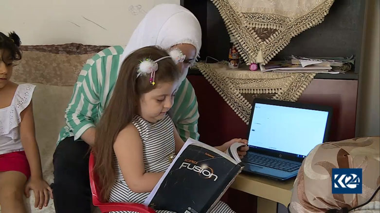 Keça Efrînî Sara ya 6 salî bi 6 zimanan diaxive 