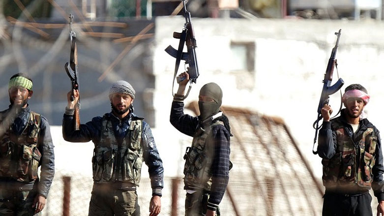 اپوزسیون سوریه با کامیون های نظامی ترکیه به ( سری کانی) نزدیک می شوند