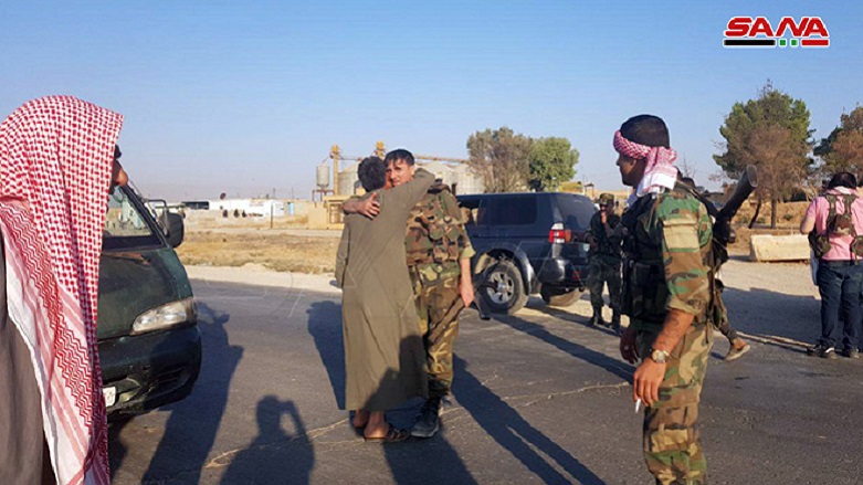 خەڵکی تەلتەمر پێشوازی لە سوپای سووریا دەکەن