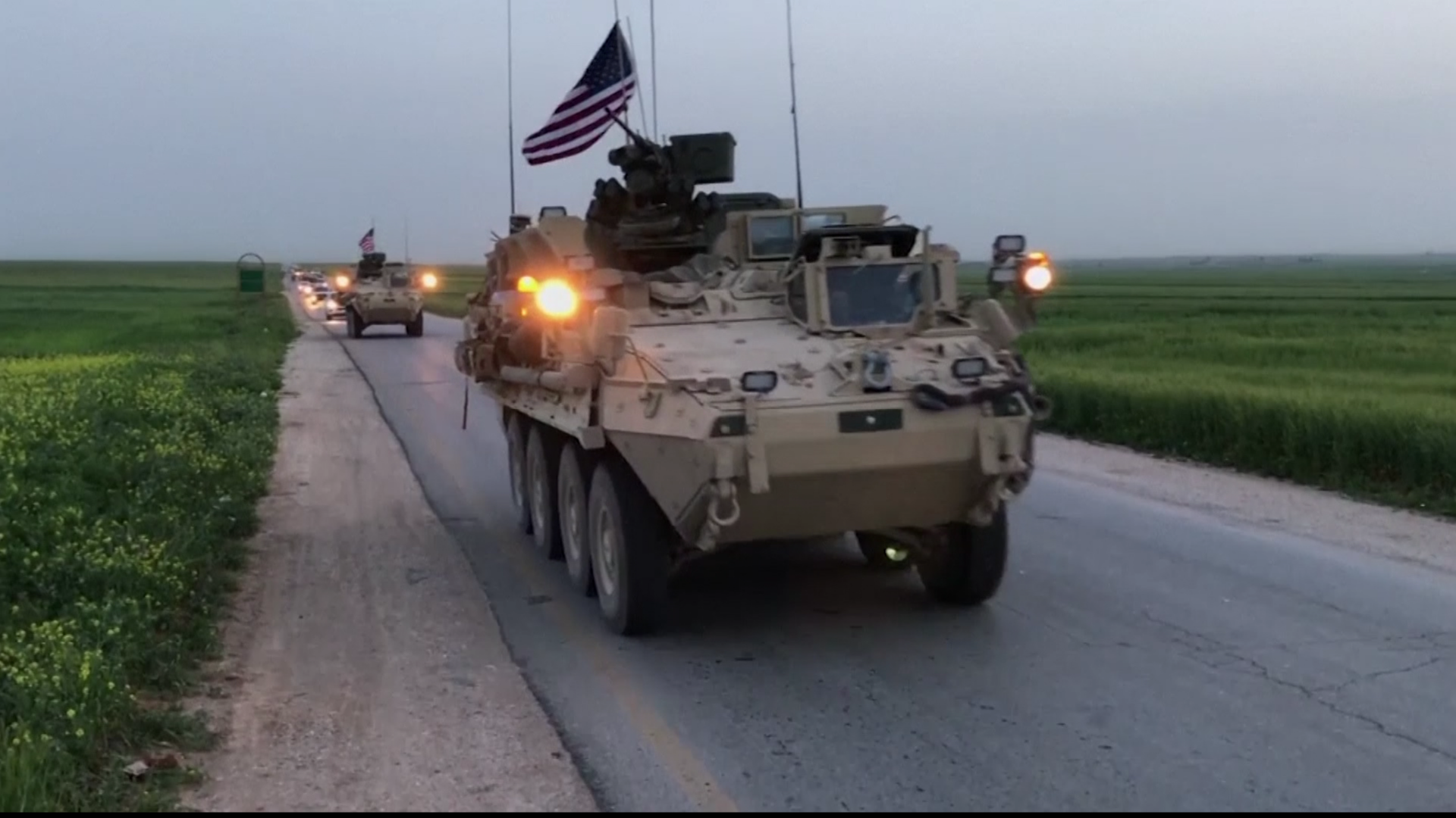 Tevî biryara Tiramp, şeva bûrî karwaneke alîkarîyên serbazî derbazî navçeyên (HSD) bû
