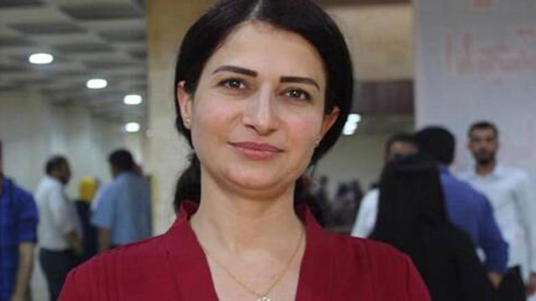 هورین خلف زن سیاستمدار کُرد که به دست میلیشیاهای تحت حمایت ترکیه شهید شد