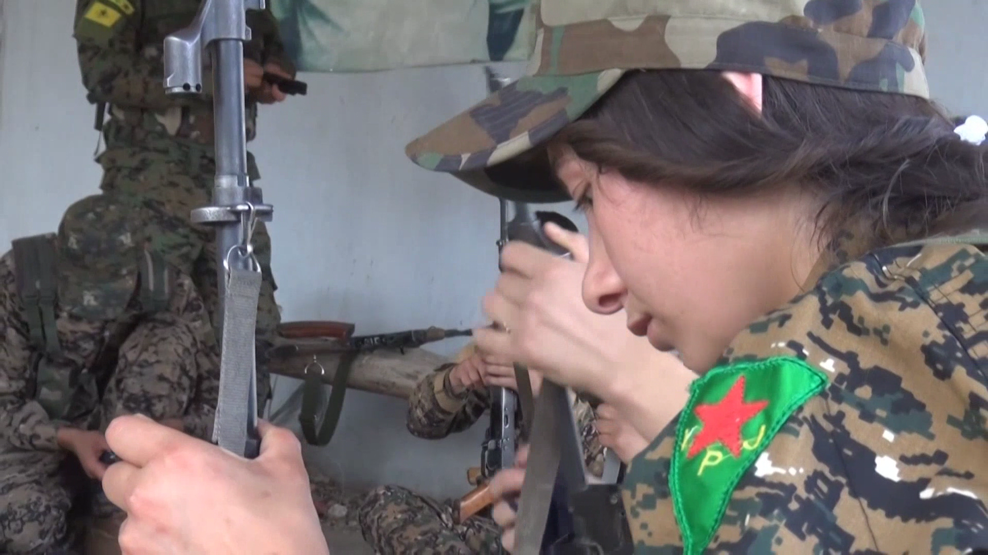  (HSD) hêzeke xwe ji gundewarê Dêrezorê vekişand û  bo sînorê bakura Kurdistanê veguhazt